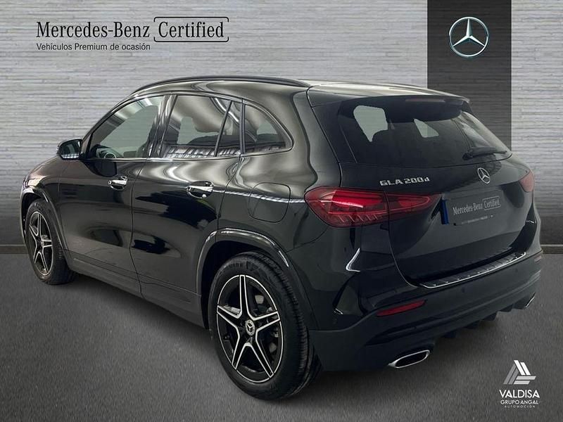 Usado Mercedes GLA200 AMG line 150 CV (110 kW) 2025 Negro SUV