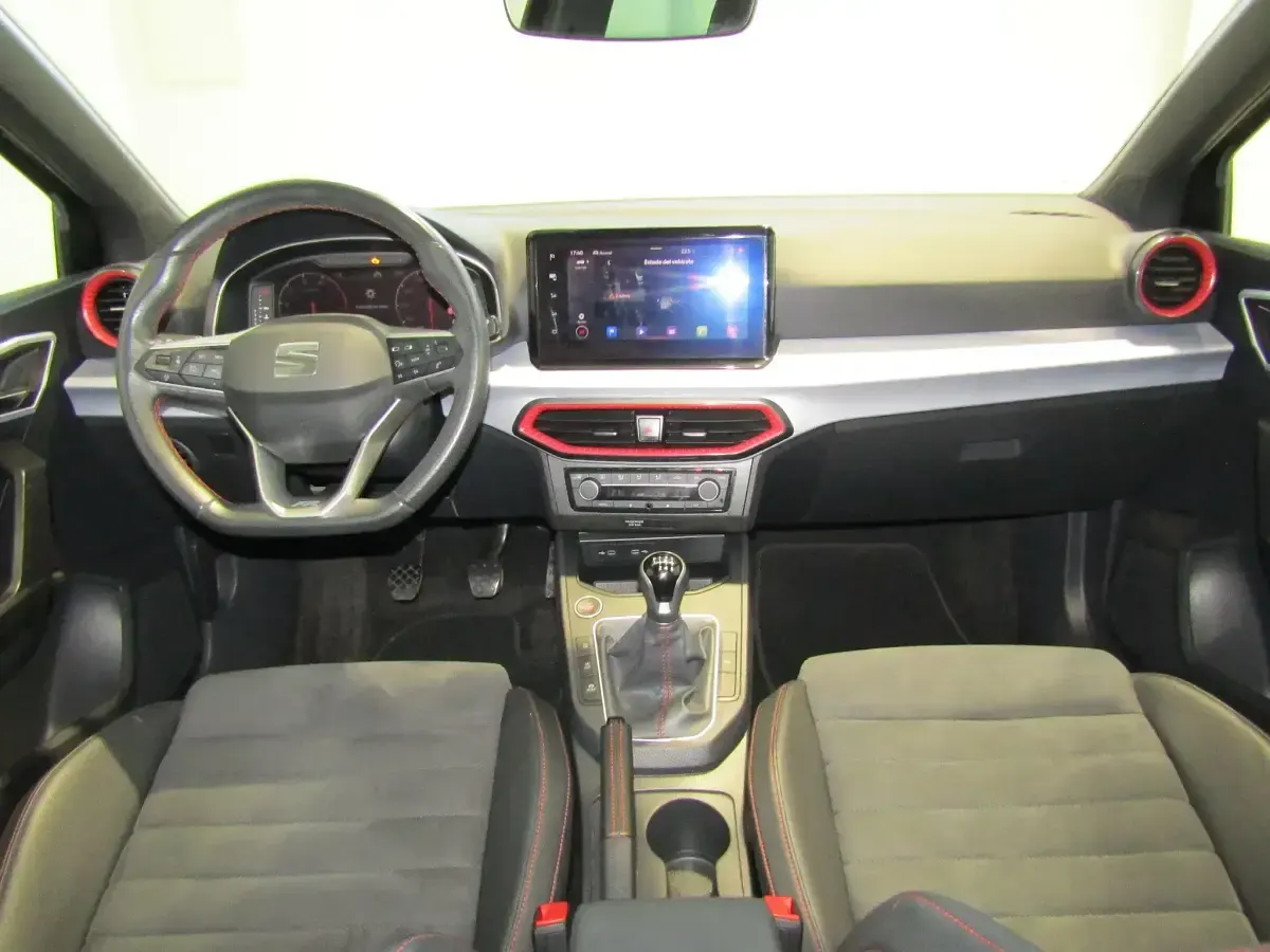 Usado Seat Ibiza FR 110 CV (80 kW) 2022 Negro Utilitario