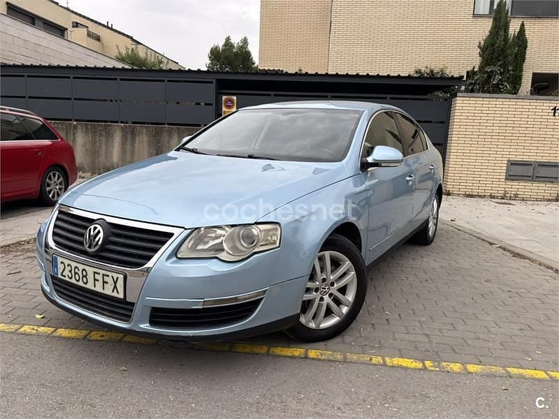 Usado VW Passat Trendline 140 CV (102 kW) 2007 Azul Berlina