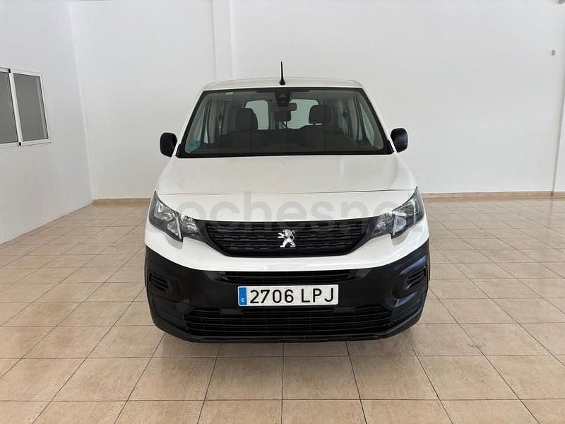 Usado Peugeot Rifter Active 100 CV (73 kW) 2021 Blanco Monovolumen