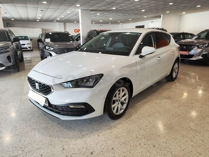 Usado Seat Leon Style 116 CV (85 kW) 2025 Blanco Berlina