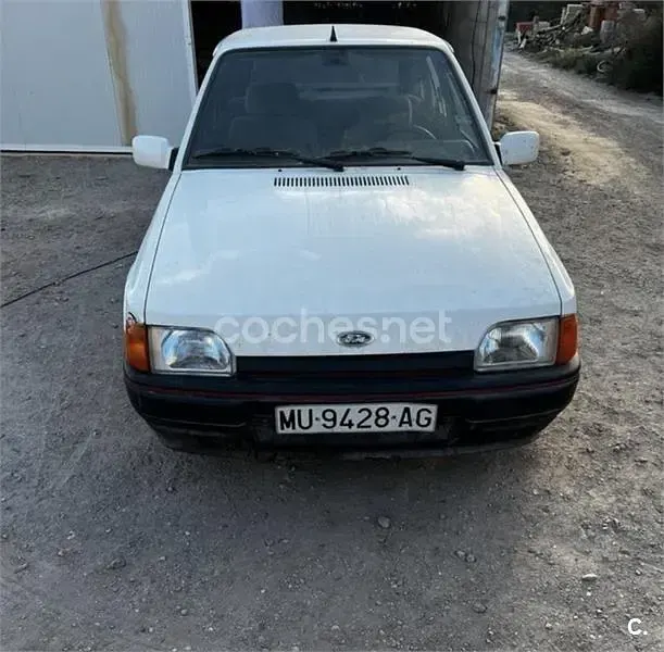 Usado Ford Escort Ghia 89 CV (65 kW) 1988 Blanco Berlina