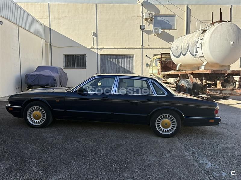 Usado Jaguar XJ12 313 CV (230 kW) 1995 Azul Berlina