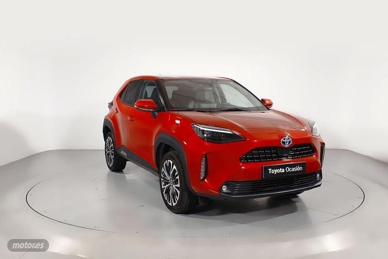 Rojo Usado 2022 Toyota Yaris Hybrid Style SUV | 25.100 € (Precio justo) - Imagen 1/4