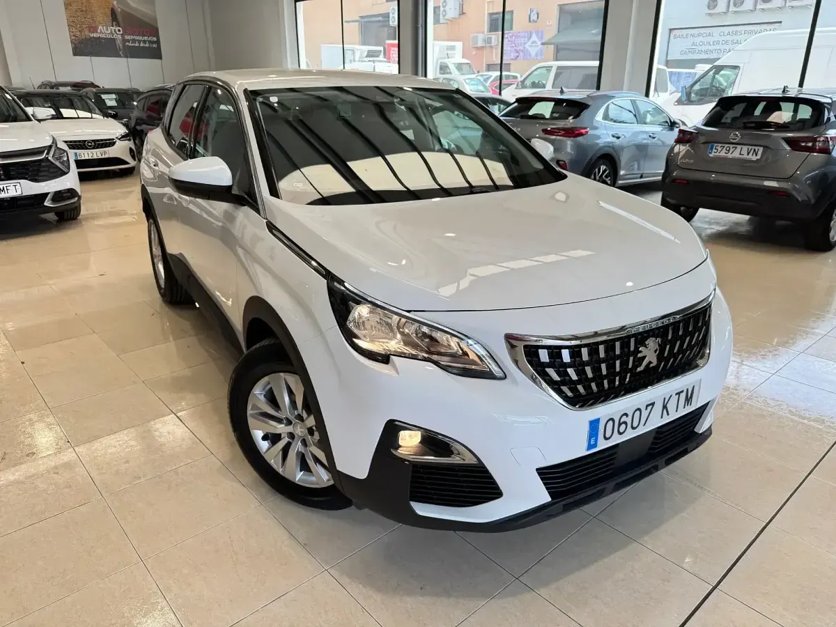 Usado Peugeot 3008 Active 130 CV (95 kW) 2019 Blanco SUV