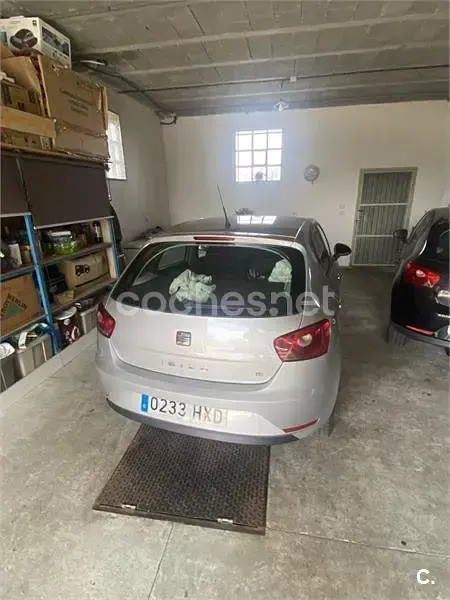 Usado Seat Ibiza I-Tech 105 CV (77 kW) 2014 Gris / plata Berlina
