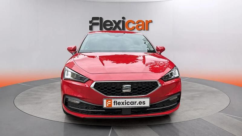 Usado Seat Leon Style 131 CV (96 kW) 2021 Rojo Berlina