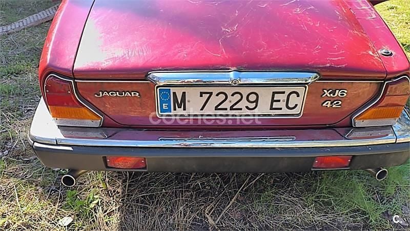 Usado Jaguar XJ6 Sovereign 204 CV (150 kW) 1982 Granate Berlina