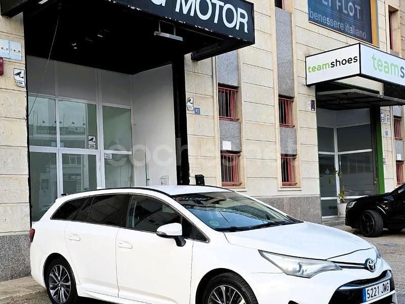 Usado Toyota Avensis Advance 143 CV (105 kW) 2016 Blanco Familiar