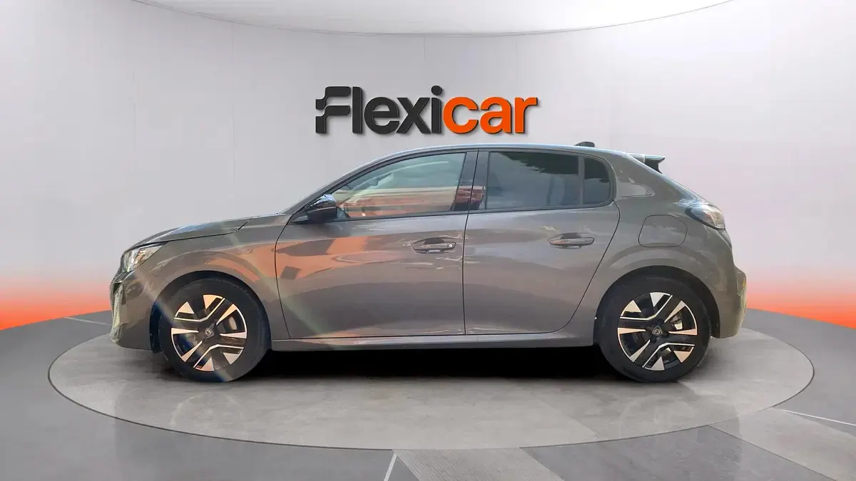 Usado Peugeot 208 Allure 101 CV (74 kW) 2025 Gris Utilitario