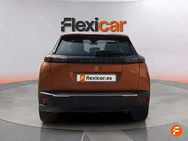 Usado Peugeot 2008 Active 110 CV (80 kW) 2021 Naranja SUV