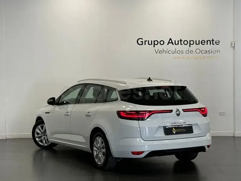 Usado Renault Mégane GrandTour Business 115 CV (84 kW) 2022 Blanco Familiar