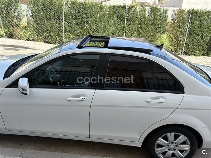 Usado Mercedes C200 136 CV (100 kW) 2010 Blanco Familiar