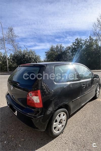 Usado VW Polo Highline 75 CV (55 kW) 2003 Negro Berlina