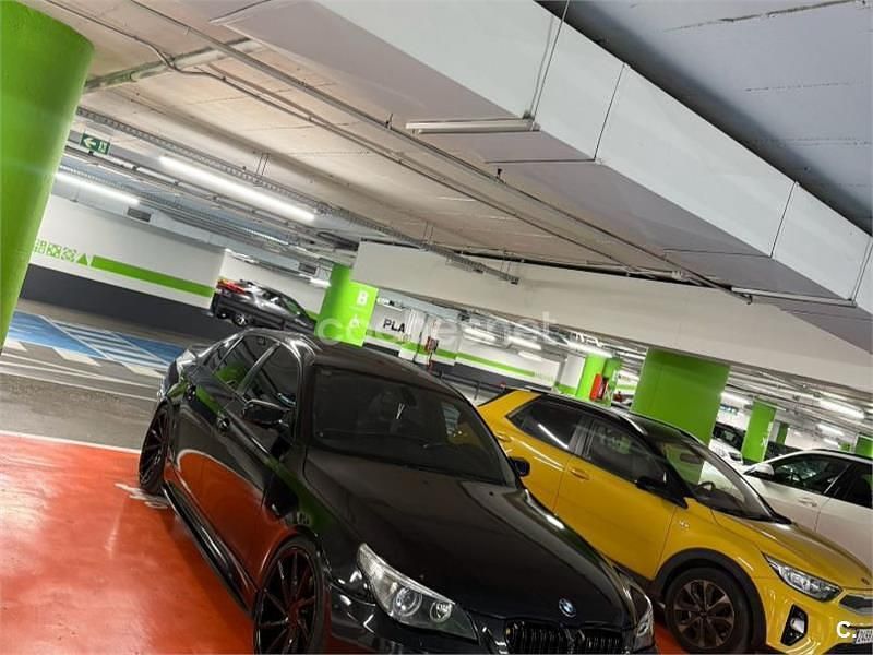 Usado BMW 520 136 CV (100 kW) 2004 Negro Familiar