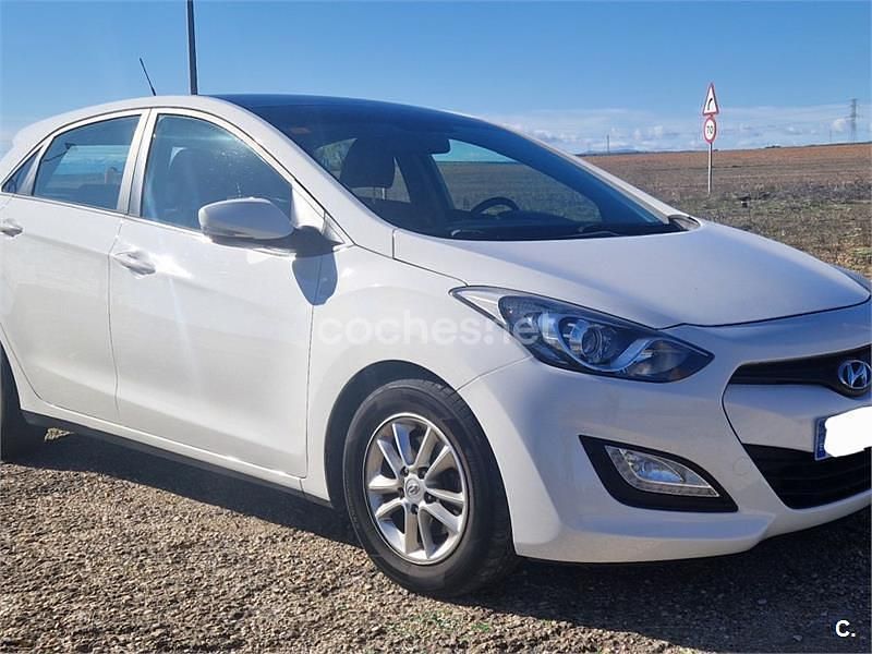 Usado Hyundai i30 90 CV (66 kW) 2013 Blanco Berlina