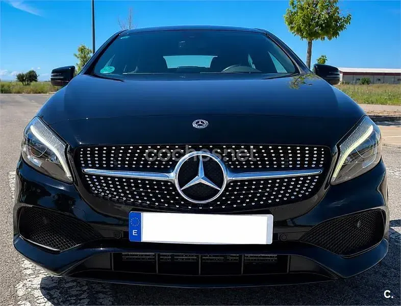 Usado Mercedes A180 109 CV (80 kW) 2018 Negro Berlina