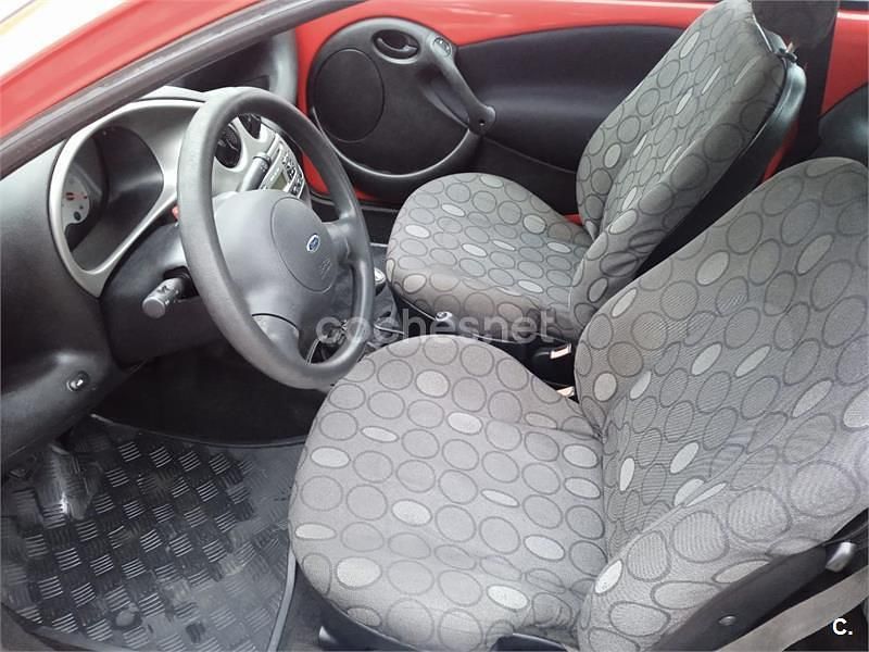 Usado Ford Ka 70 CV (51 kW) 2004 Rojo Utilitario