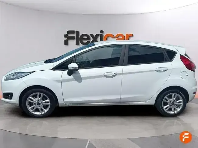 Usado Ford Fiesta Trend 82 CV (60 kW) 2017 Blanco Utilitario