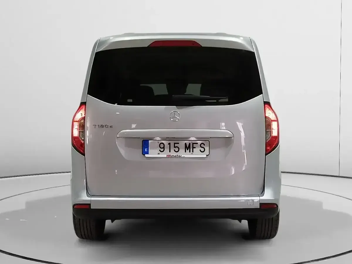 Usado Mercedes T180 116 CV (85 kW) 2023 Gris Monovolumen