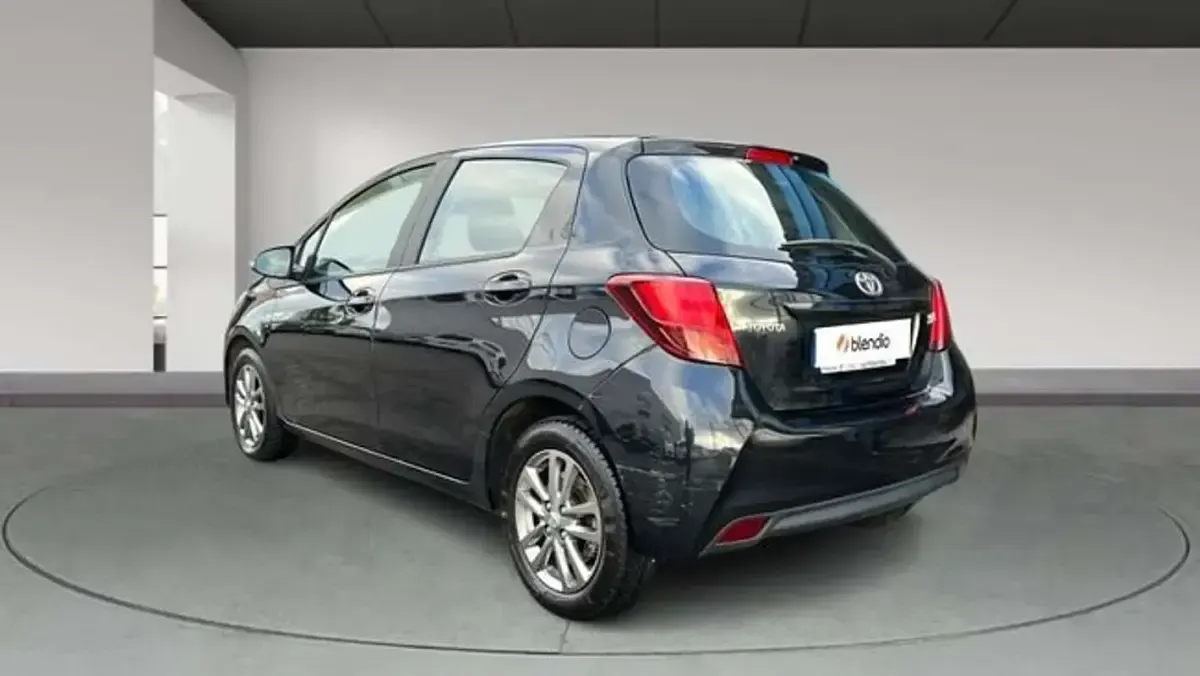 Usado Toyota Yaris Active 69 CV (50 kW) 2017 Negro Utilitario