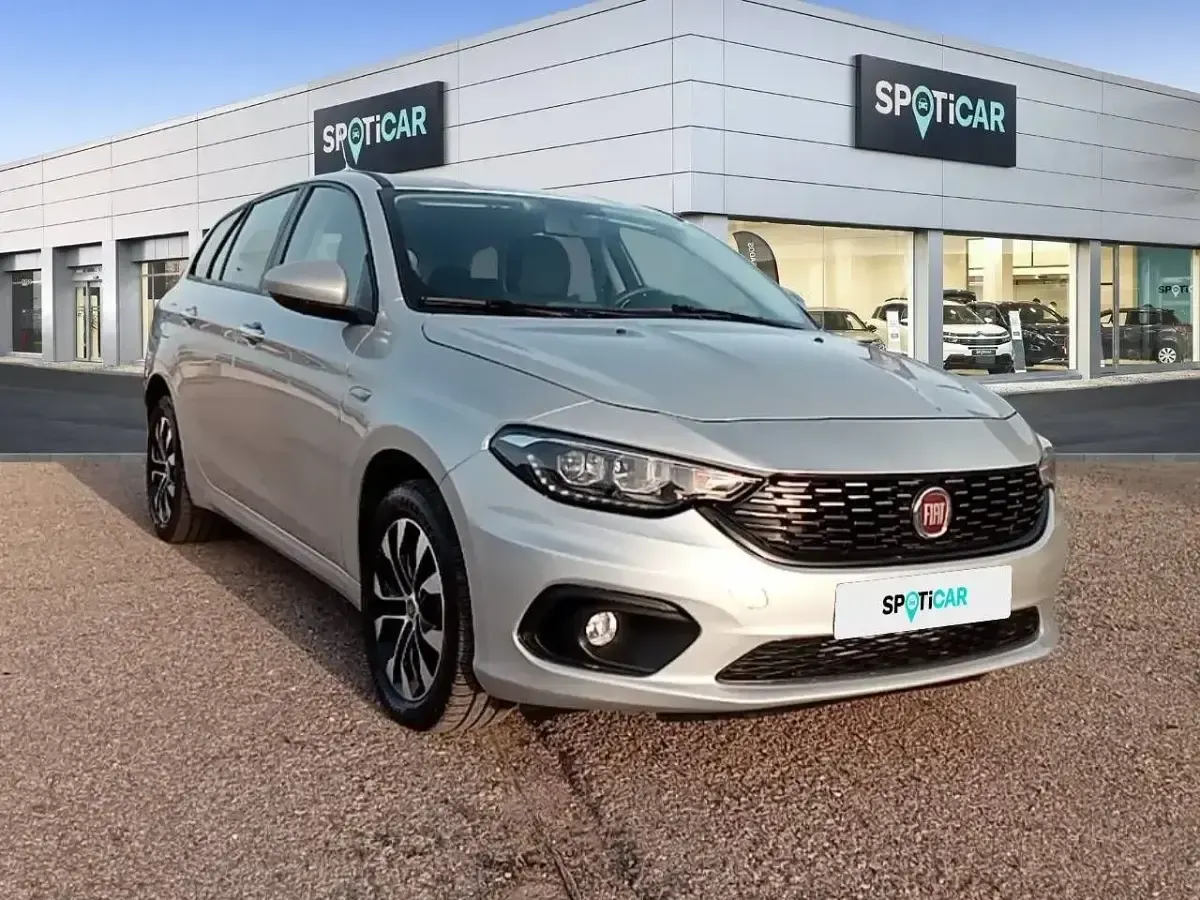 Usado Fiat Tipo Mirror 95 CV (69 kW) 2020 Gris Familiar