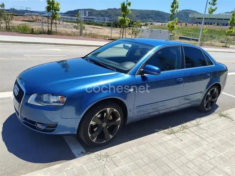 Usado Audi A4 140 CV (102 kW) 2005 Azul Berlina