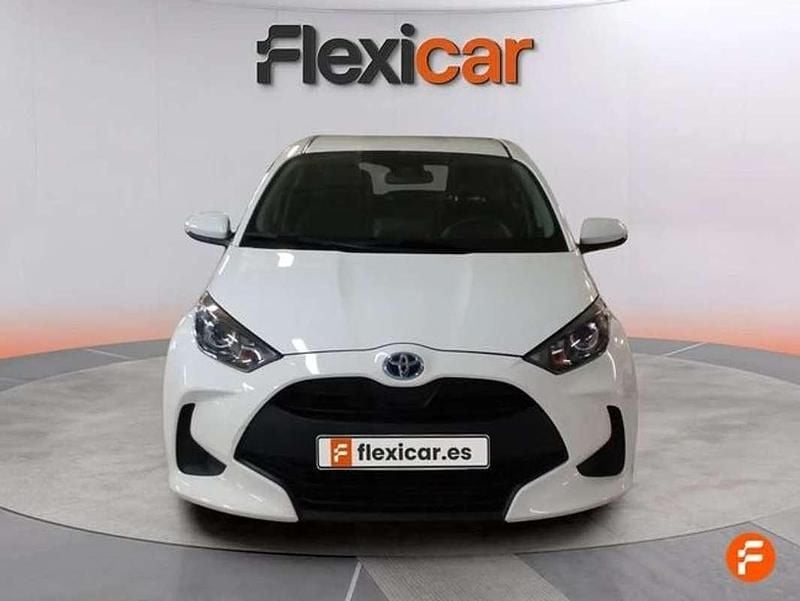 Usado Toyota Yaris Hybrid Active 116 CV (85 kW) 2022 Blanco Utilitario