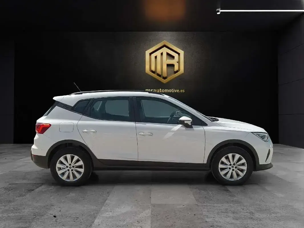 Usado Seat Arona Style Plus 110 CV (80 kW) 2022 Blanco SUV