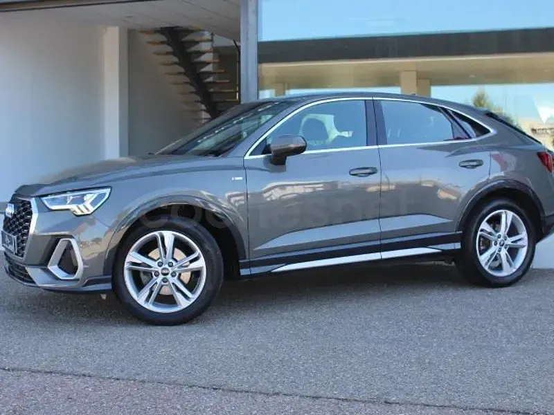 Begagnad Audi Q3 Sportback S-Line 150 HK (110 kW) 2023 Grå SUV