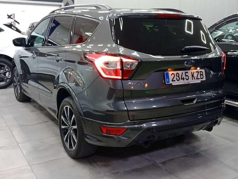 Usado Ford Kuga ST-Line 150 CV (110 kW) 2019 Gris SUV
