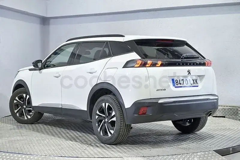 Usado Peugeot 2008 Allure 110 CV (80 kW) 2022 Blanco SUV
