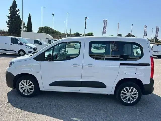 Usado Fiat Doblò 100 CV (73 kW) 2023 Blanco Monovolumen