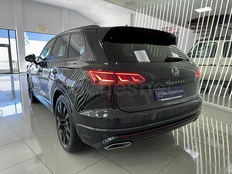 Usado VW Touareg R-line 231 CV (169 kW) 2023 Negro SUV