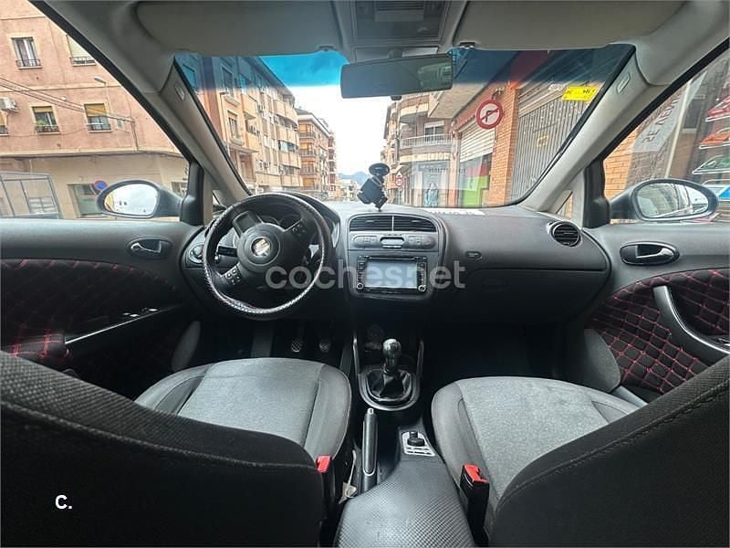 Usado Seat Altea 105 CV (77 kW) 2005 Negro Berlina