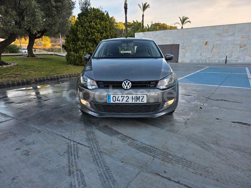 Usado VW Polo Advance 90 CV (66 kW) 2013 Gris / plata Berlina