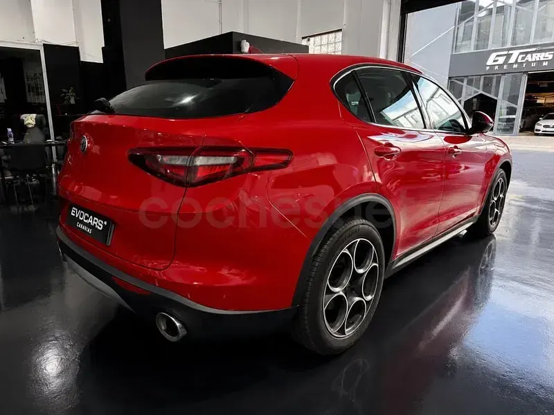 Usado Alfa Romeo Stelvio Super 201 CV (147 kW) 2018 Rojo SUV