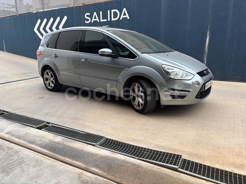 Usado Ford S-MAX Limited 115 CV (84 kW) 2014 Gris / plata Monovolumen