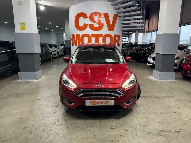 Usado Ford Focus 115 CV (84 kW) 2015 Rojo Utilitario