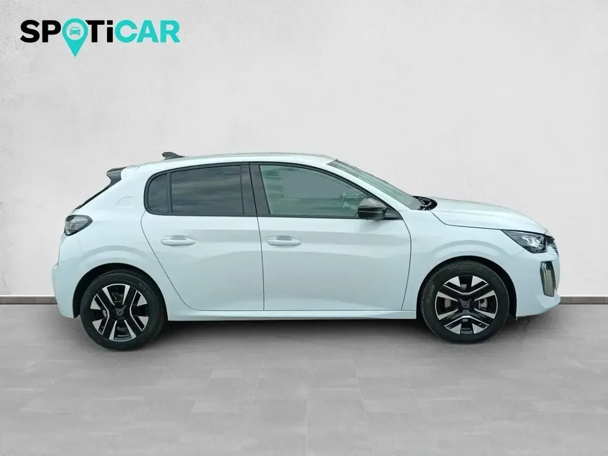 Usado Peugeot 208 Allure 100 CV (73 kW) 2025 Gris Utilitario
