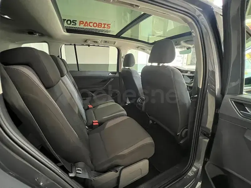 Usado VW Touran Sportline 122 CV (89 kW) 2021 Gris / plata Monovolumen