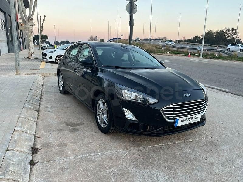 Usado Ford Focus Trend 125 CV (91 kW) 2019 Negro Berlina