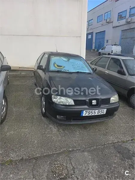 Usado Seat Cordoba Sport 90 CV (66 kW) 2002 Negro Berlina