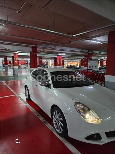 Blanco Usado 2013 Alfa Romeo Giulietta Veloce Utilitario | 7500 € (Precio justo) - Imagen 1/4