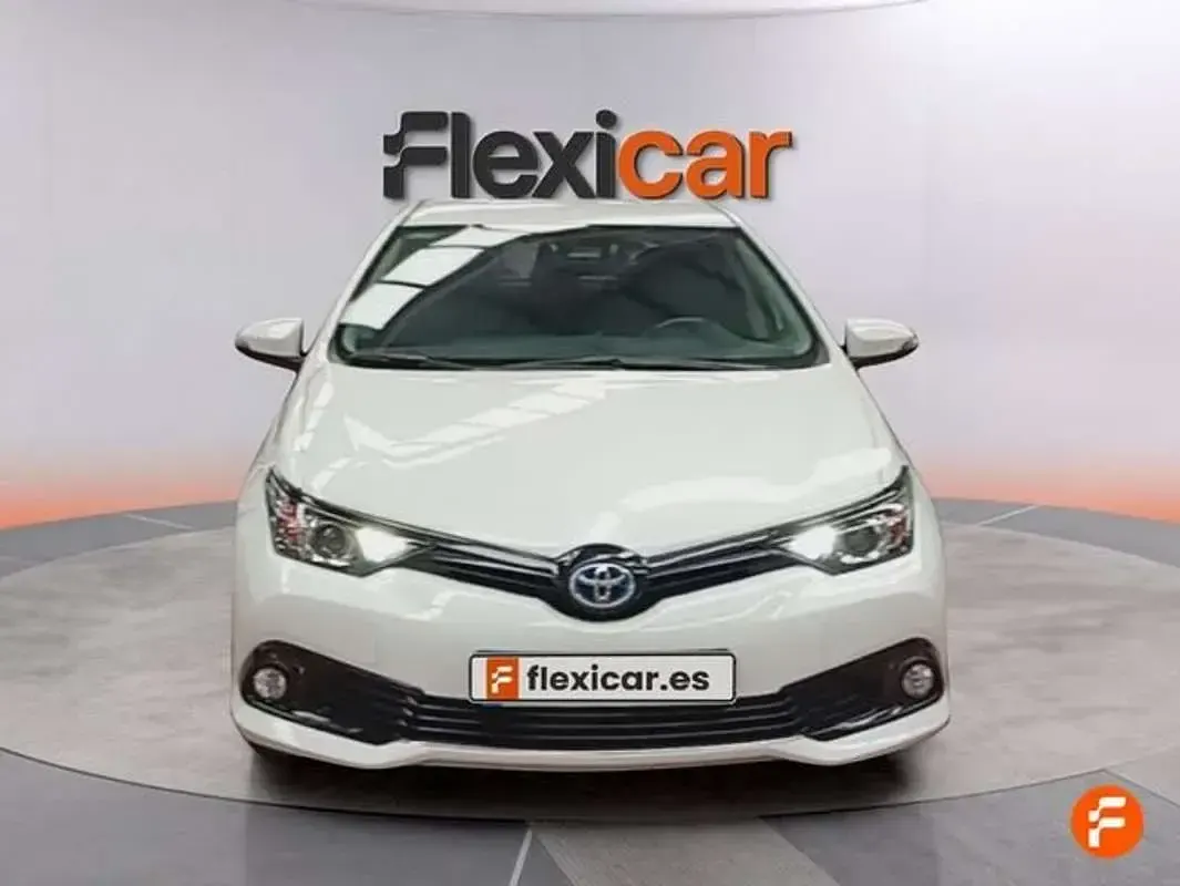 Usado Toyota Auris Hybrid Edition 136 CV (100 kW) 2018 Blanco Utilitario
