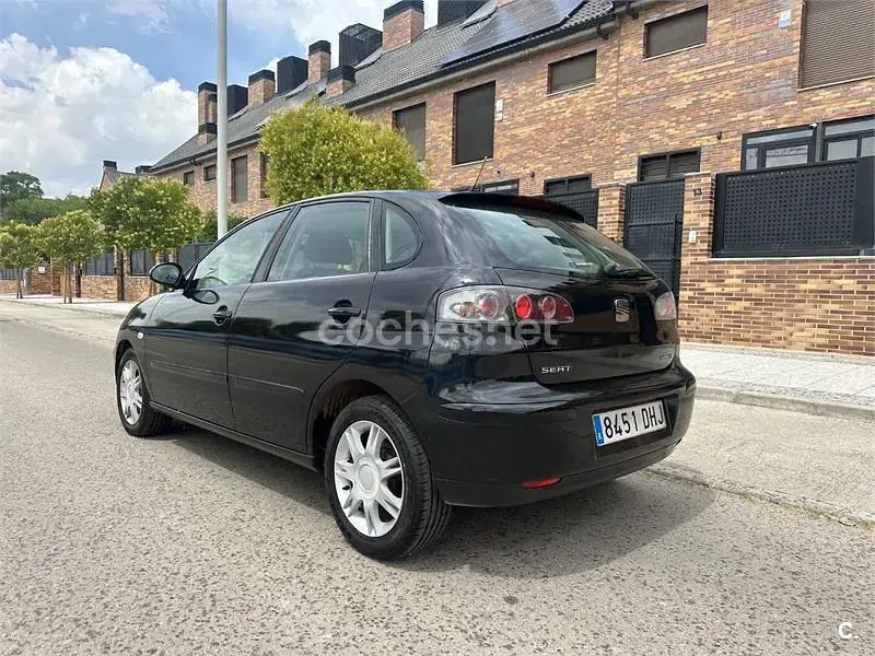 Usado Seat Ibiza Sport 75 CV (55 kW) 2005 Negro Utilitario