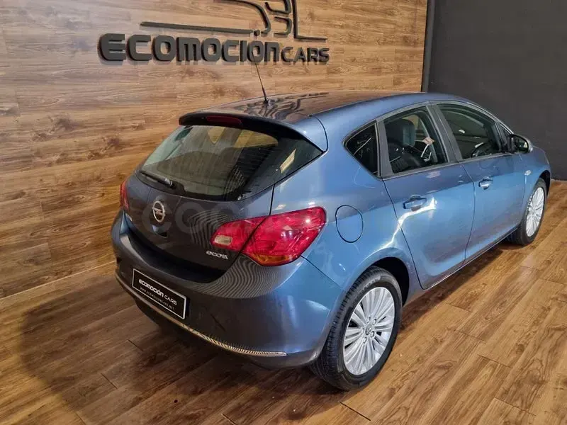 Usado Opel Astra Dynamic 110 CV (80 kW) 2015 Azul Berlina