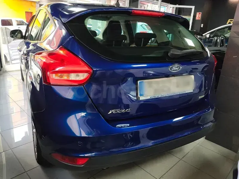 Usado Ford Focus 125 CV (91 kW) 2017 Azul Berlina