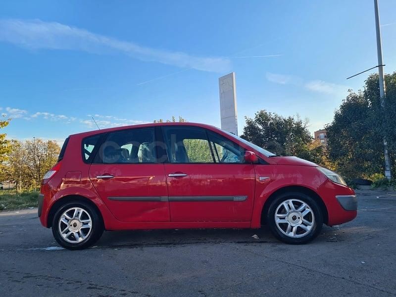 Usado Renault Scénic II Dynamique 130 CV (95 kW) 2006 Rojo Monovolumen