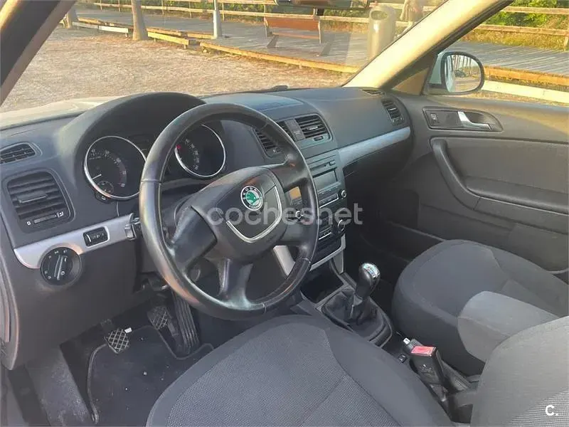Usado Skoda Yeti Experience 105 CV (77 kW) 2010 Blanco SUV
